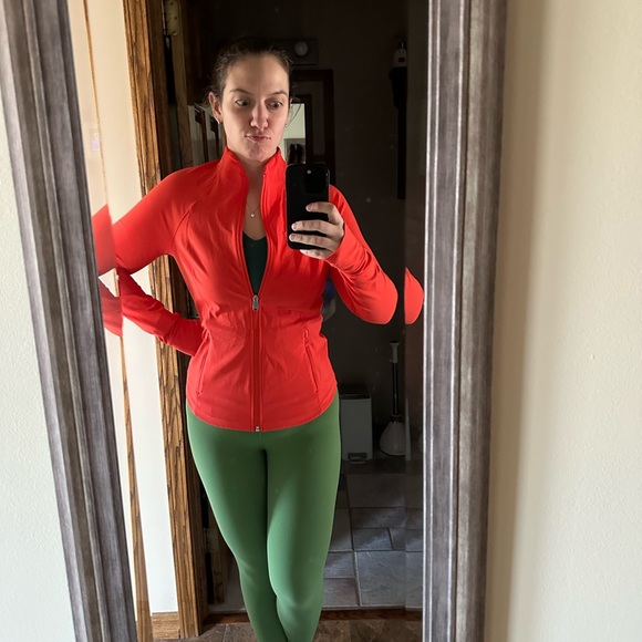 Meet your Posher, JJ - Picture 3 of 4